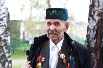 Фото: Энергетики «Россети Сибирь» поздравили кузбасского ветерана с 80-летием Победы 1