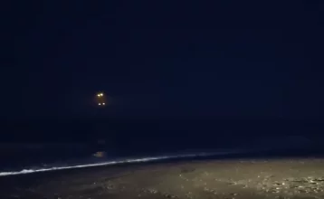 Фото: Рыбак снял на видео таинственные огненные шары в небе 1