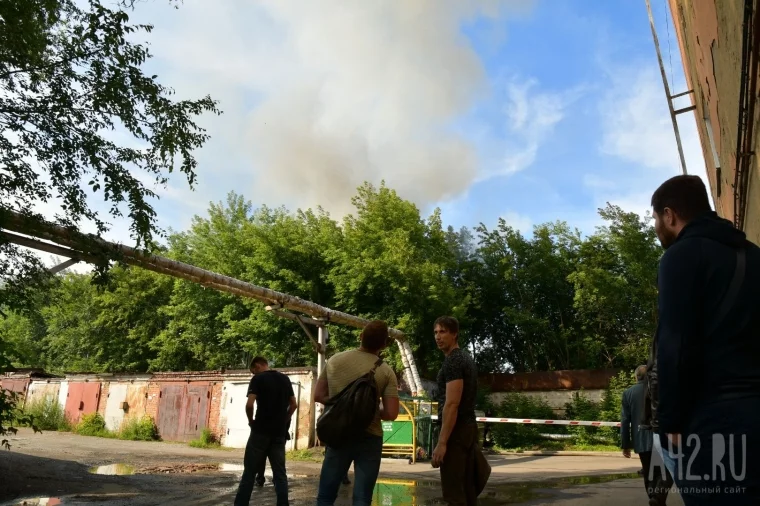 Фото: На территории «ЗЭТЫ» в Кемерове произошёл крупный пожар 5