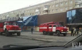 В Кемерове в здании бывшей «Акватории» произошёл пожар