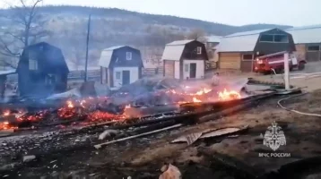 Фото: В Иркутской области произошёл крупный пожар на турбазе у берегов озера Байкал 1