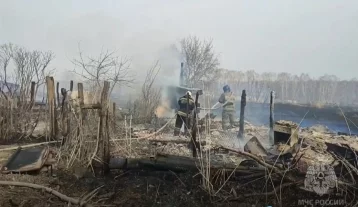 Фото: В МЧС Кузбасса рассказали подробности пожара в деревне Любаровка под Юргой 1