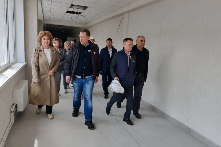 Фото: В кузбасском городе завершает капремонт школы №14 7