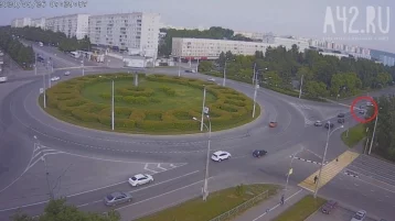 Фото: Момент наезда автомобиля на велосипедиста в Кемерове попал на видео 1
