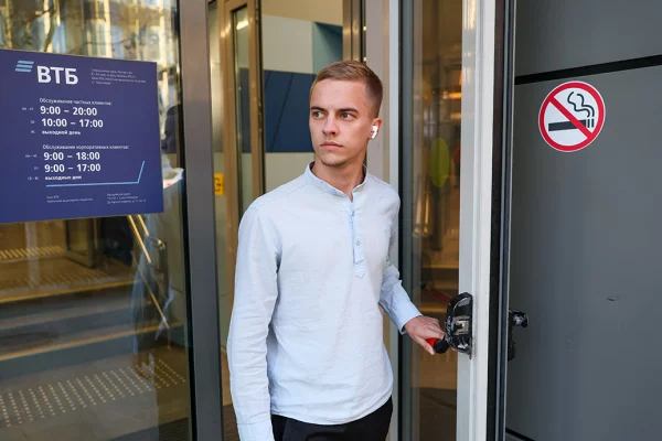 Удобное мобильное приложение и бесплатное обслуживание — так молодёжь выбирает карты