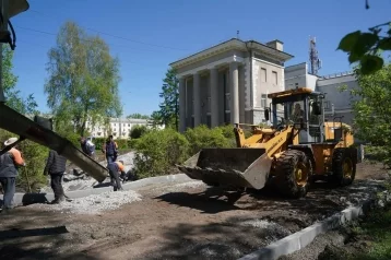 Фото: В Кемерове благоустраивают сквер у ДК имени 50-летия Октября 1