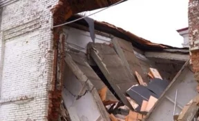 «Пострадавших нет»: власти кузбасского города прокомментировали обрушение в корпусе школы 