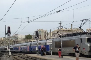 Фото: Во Франции скоростной поезд сошёл с рельсов 1