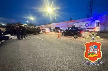 Фото: В Подмосковье перевернулся микроавтобус с детьми, 1 ребёнок погиб 1