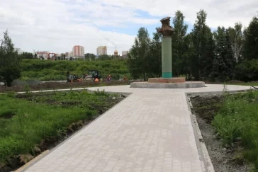Фото: Поребрик, газоны и тротуарная плитка: мэр Кемерова рассказал, как продвигается ремонт в парке Жукова 5