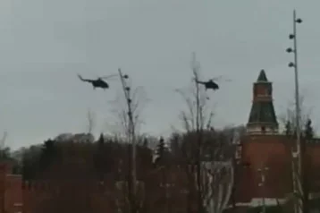 Фото: Названа причина, по которой вертолёты летали над Кремлём 1