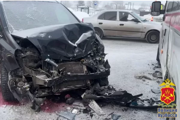 Пациентка скорой скончалась в аварии на кемеровском перекрёстке