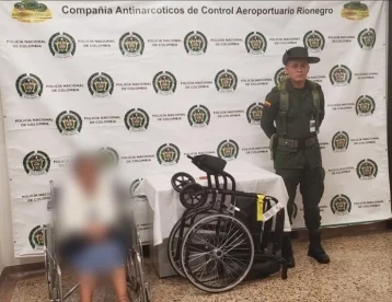 Фото: 81-летняя бабушка пыталась пронести в самолёт 17 кг кокаина в инвалидной коляске 1