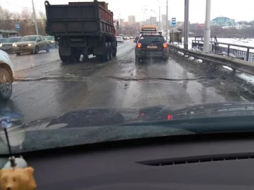 Фото: В Кемерове начали ремонтировать расходящийся шов на Кузбасском мосту 1