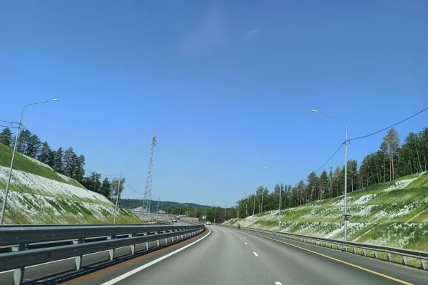 Устойчивая связь на автотрасcах: МегаФон запустил базовую станцию в полосе отвода