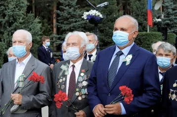 Фото: Губернатор Кузбасса возложил цветы к монументу «Память шахтёрам Кузбасса» 1