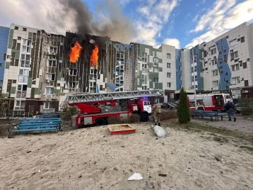 Фото: В Белгороде беспилотник атаковал многоквартирный дом, предварительно известно о 5 пострадавших 1