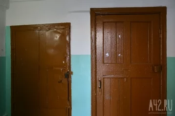 Фото: СМИ: в Мурманске подростки выбили дверь квартиры и устроили драку с супружеской парой  1