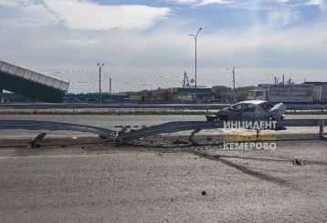 Фото: В Кузбассе госпитализировали водителя после ДТП на трассе 1