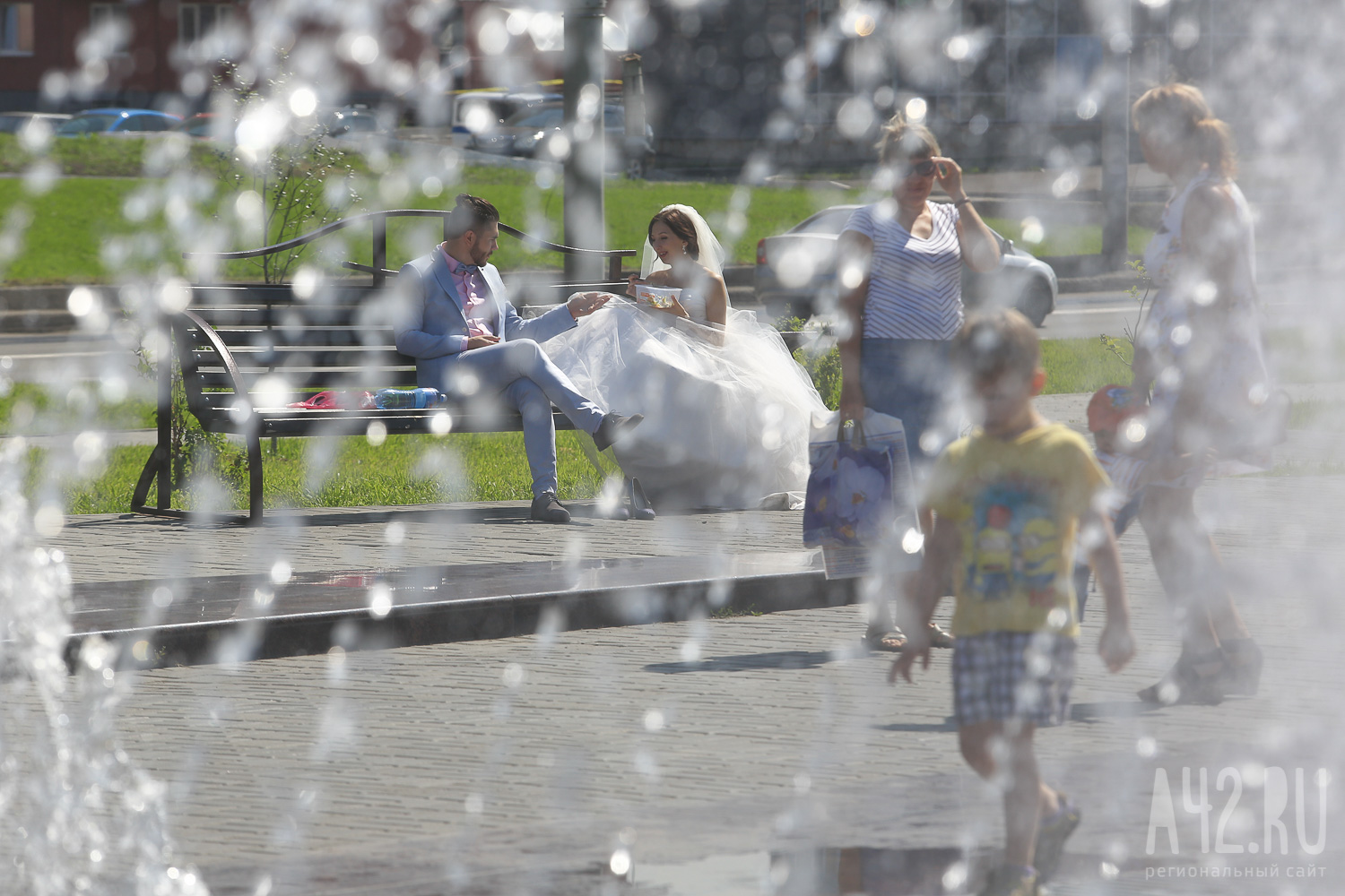 В Кузбассе в День молодёжи в брак вступили 145 пар