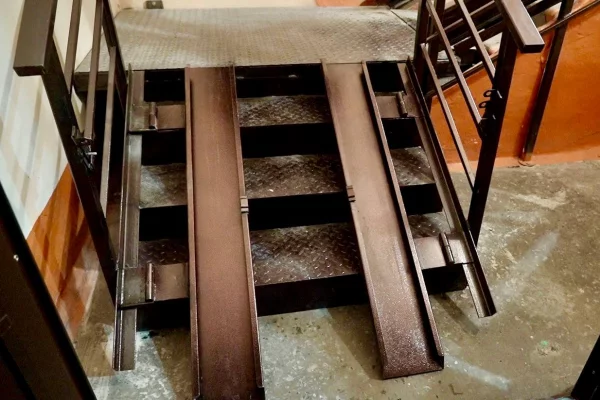 В многоэтажке Прокопьевска установили пандус после жалобы губернатору