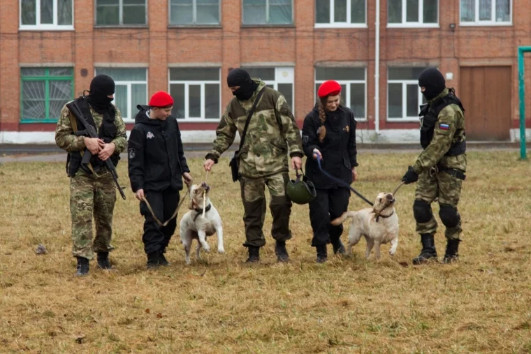 Фото: В Кузбассе школьники освободили «заложников» 8