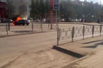 Фото: В Белове на дороге загорелся автомобиль 1