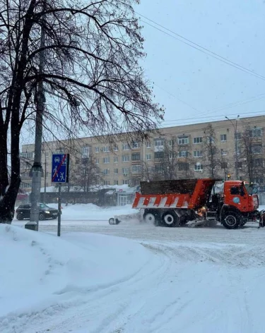 Глава Кузбасса поручил привлечь к уборке снега дополнительную технику