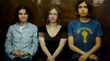 Фото: Россия выплатит несколько тысяч евро компенсаций участницам Pussy Riot 1