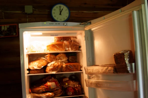 Жительница Кузбасса вынесла из квартиры и сдала в комиссионку чужой холодильник