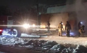 В Кузбассе сотрудники Росгвардии предотвратили возгорание автомобиля в гараже