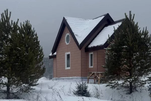 Энергетики филиала «Россети Сибирь» — «Кузбассэнерго — РЭС» обеспечили электроэнергией храм в отдалённом посёлке Новокузнецкого округа