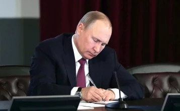 Фото: Путин подписал закон о дополнительных механизмах противодействия склонению детей к суициду 1