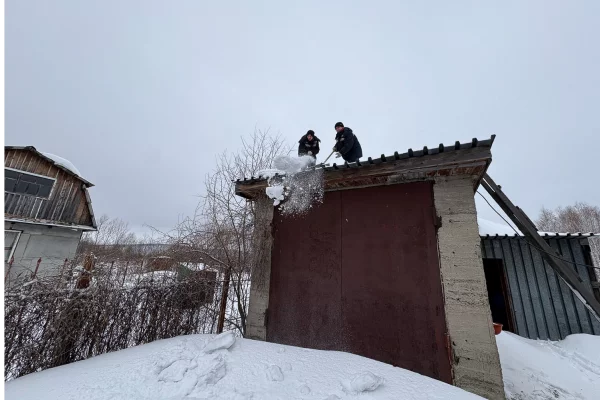 «Я плачу от радости»: волонтёры «Сибантрацита» помогли одинокой пенсионерке