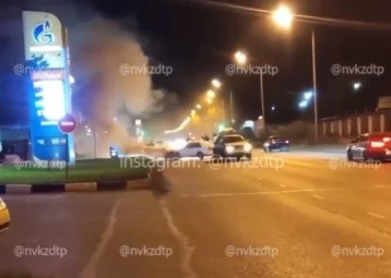 Фото: Пожар в автомобиле на АЗС в Новокузнецке попал на видео 1
