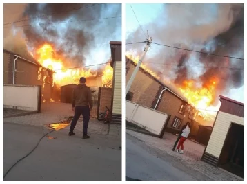 Фото: 37 человек тушили пожар в частном доме в Кузбассе 1