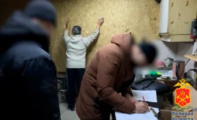 В гараже кузбассовца полиция нашла подпольный цех и алкоголь на 850 тысяч рублей