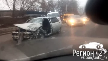 Фото: Четырёх человек госпитализировали после ДТП на Красноармейской в Кемерове 1