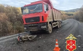 17-летний мотоциклист погиб в лобовом ДТП с самосвалом в Кузбассе, его брат в реанимации