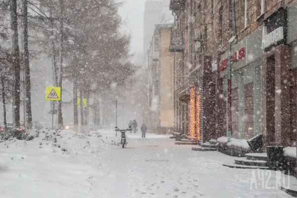 «Давайте не возмущаться, а помогать»: кемеровчане засыпали соцсети мэра жалобами на снег