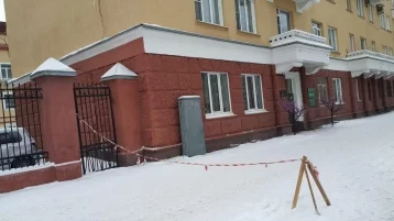 Фото: В Кемерове от снега и сосулек очистили более 900 кровель многоэтажек 1