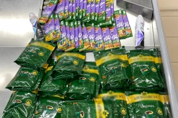 Фото: Кемеровчанин попытался вынести из магазина 50 упаковок шоколада и кофе 1