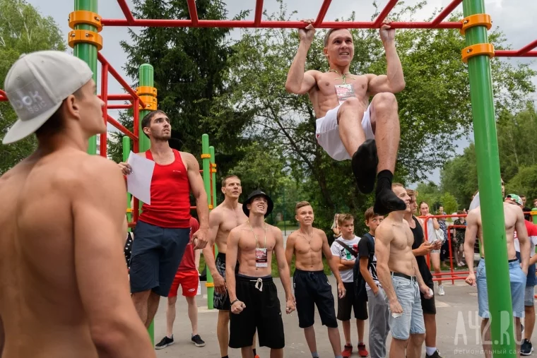 Фото: Холи, спорт и рок-н-ролл: Кемерово празднует День молодёжи 55