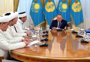 Фото: В Казахстане хотят запретить ношение коротких мужских брюк и бородок 1