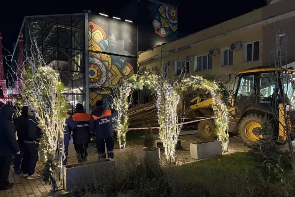 Оторвавшаяся крыша убила мужчину в Каспийске