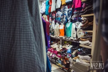 Фото: Обувь, шубы и шоколад: Кемеровская таможня изъяла более 7 000 контрафактных товаров 1