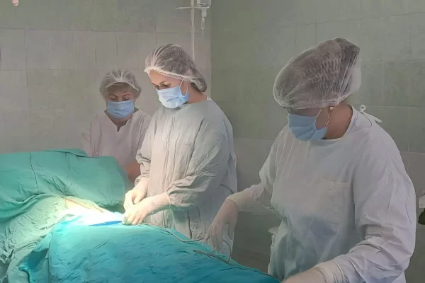 В Кузбассе хирурги удалили пациентке опухоль размером с баскетбольный мяч