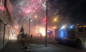 Пожар в павильоне с пиротехникой в Ростове-на-Дону попал на видео