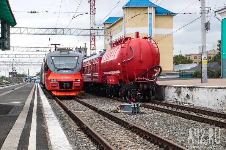 Фото: Укоротить трамвай № 10 и добавить электричке рейс. Как ускорить общественный транспорт на время ремонта Кузбасского моста 4