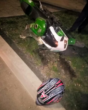 Фото: В Кузбассе подросток на мотоцикле попал в ДТП 1